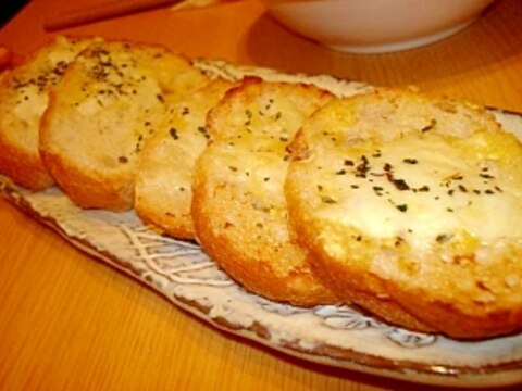 おやつにおつまみに★フランスパンのチーズ焼き